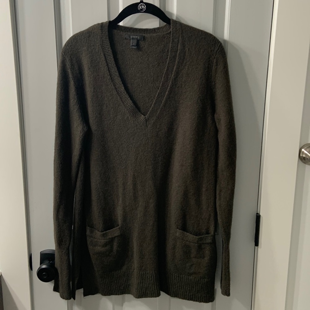 Tunic sweater with pockets
